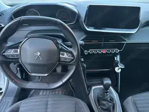 Peugeot 2008 Bild 5