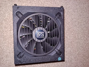 550W Netzteil 80 PLUS Platinum   Wie neu (nur 1 Woche genutzt)