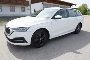 Skoda Octavia Combi Ambition DSG NAV ACC LED 8fach Alu