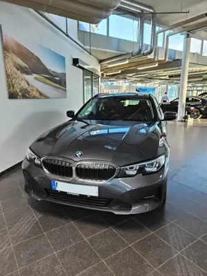 BMW 318 318d Touring HUD LiveCockpit Pro TÜV+Bremsen NEU