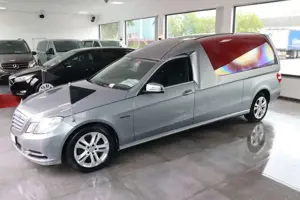 Mercedes-Benz E 250 Kuhlmann Cars Bestattungswagen / Leichenwagen