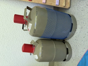 2 Propangasflaschen 5 kg + 11 kg, geprüft bis 2031 2032