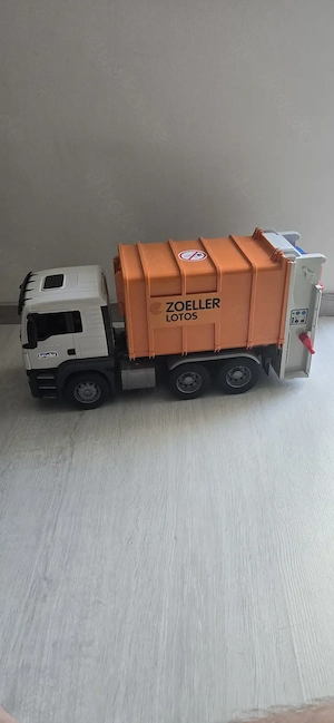 Bruder Müllwagen Auto- 03762 Zoeller Lotos