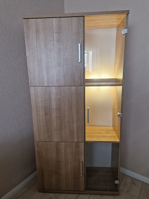 Vitrinenschrank