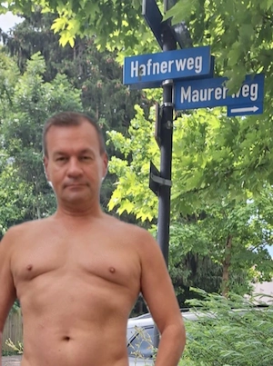 Wer, Bi, Gay, Paar, verbringt mit mir eine ganze Nacht, Thomas