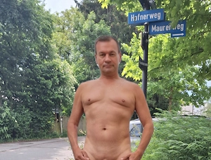 Nackter bisexueller Beifahrer