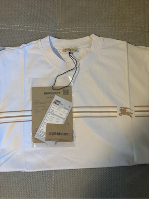 tshirt mit etikett