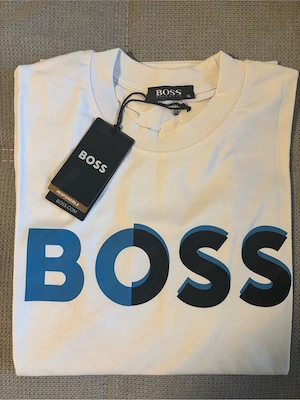 t-Shirt mit Etikett