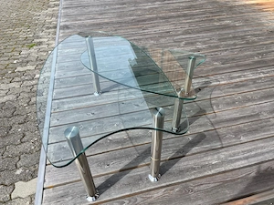 Glastisch mit zwei Glas-Ebenen (flexibel)