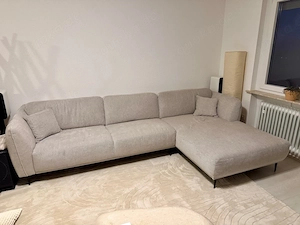 Neuwertige Couch in L-Form mit Liegefläche