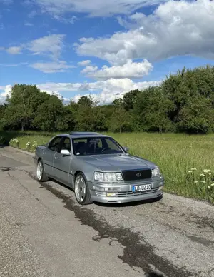 Lexus LS 400