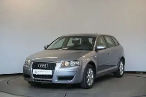 Audi A3 Sportback 2.0 FSI Ambiente AHK PDC StzHzg