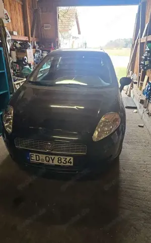 Fiat Grande Punto 1.4 8V mit vielen Ersatzteilen