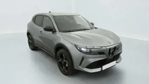 Alfa Romeo Junior 1.2 Ibrida 145 ch eDCT6 Intensa 100 kW (136 PS)...