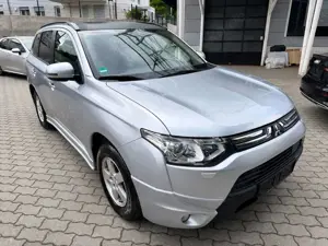 Mitsubishi Outlander ClearTec Instyle 4WD XEN LEDER NAVI Bild 4
