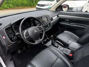 Mitsubishi Outlander ClearTec Instyle 4WD XEN LEDER NAVI Bild 5