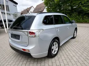 Mitsubishi Outlander ClearTec Instyle 4WD XEN LEDER NAVI Bild 3