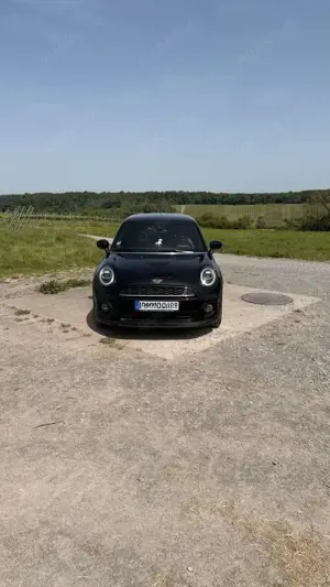 MINI Cooper SE Cooper SE Trim M Bild 2