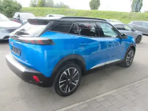 Peugeot 2008 Elektromotor 136 GT Pack Bild 4