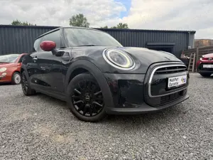 MINI One ESSENTIAL TRIM FACELIFT DSG LED NAVI 1.HD