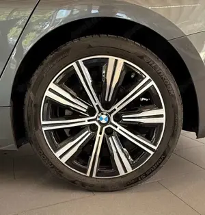 BMW 320 320i Aut. Advantage Bild 4