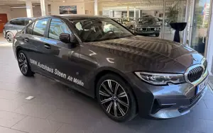 BMW 320 320i Aut. Advantage Bild 2