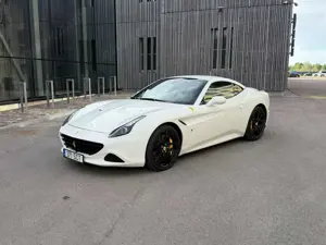 Ferrari California California V8