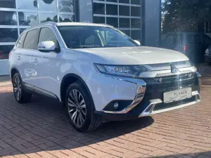 Mitsubishi Outlander Diamant Edition 1.Hand HU Service neu