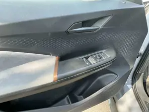 CUPRA Born Below Zero Navi Ambiente Standklima LED SHZ Bild 4