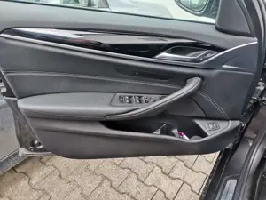 BMW 530 530d xDrive Touring Aut. Sport Line Bild 3