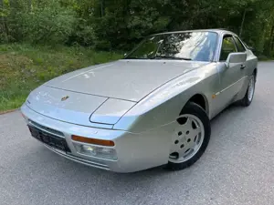 Porsche 944
