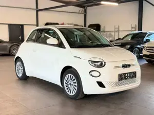 Fiat 500e 11KW+CARPLAY+TEMP+SPUR.ASS+STAND.HZ+NAVI+