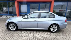 BMW 320 i*LIMO*PDC*KLIMAAUT*SZHZ*MFL*ALU* Bild 4