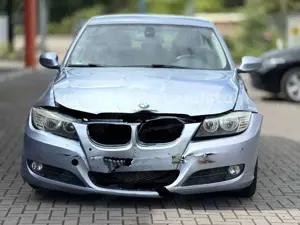 BMW 320 i*LIMO*PDC*KLIMAAUT*SZHZ*MFL*ALU* Bild 2