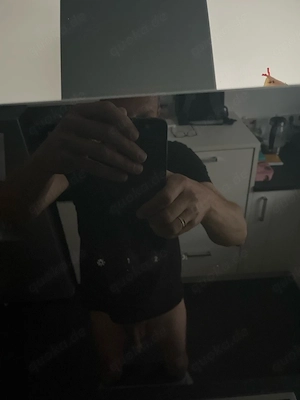 26.5. 14Uhr Autobahnsee Ich ( 50, schlank, 20x5cm ) möchte ungern alleine Joggen