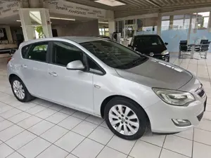 Opel Astra J Lim. 5-trg. Edition  Fahrradträger