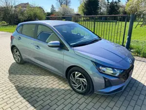 Hyundai i20 Pure*Werksgarantie*Nur 17Tkm*Top-Ausstattung*Top!*