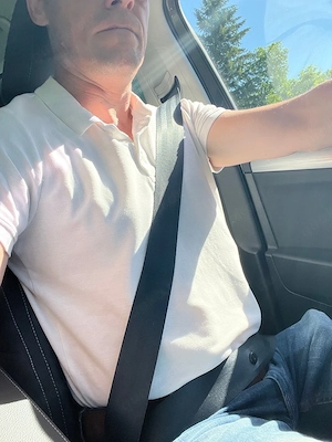 26.5. 11-12Uhr Crazy Kerl mit Riesenlatte wartet nackt im Auto am Parkplatz 