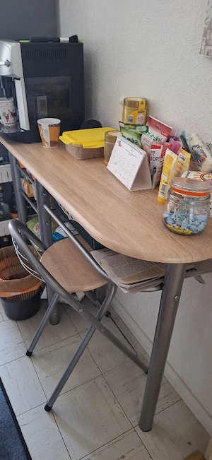 kleiner Esstisch  Bild 2