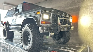 Traxxas TRX-4 Ford Bronco 1979 schwarz Sheriff