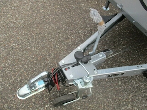 Campinganhänger mit Alu-Deckel und Dachzelt, gebremst NEU   Bild 3