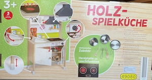 Kinder-Holz-Spielküche mit umfassendem Zubehör und Herdplatte beleuchtet, ab 3 Jahre geeignet, neu. Bild 3