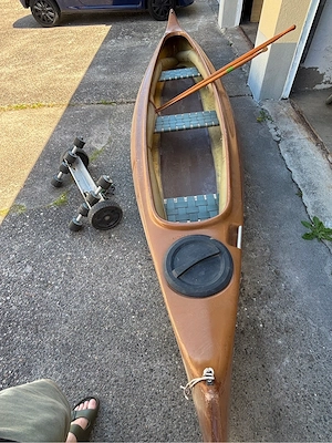 Kanu 3 Sitzer mit 2 Stechpaddeln und Transportrolle