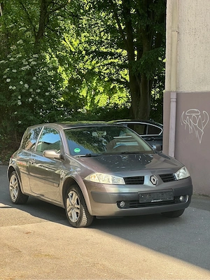 Renault Megane 1.6 Benzin 2J TÜV Bild 5