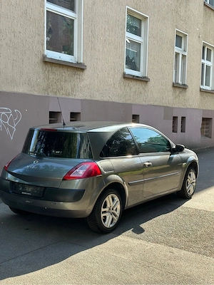 Renault Megane 1.6 Benzin 2J TÜV Bild 3