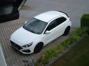 Hyundai i30 i30  1,5 Vierzylinder 110PS Service-TÜV neu