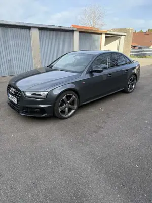 Audi A4 2.0 TDI DPF quattro S tronic Ambition