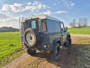 Land Rover Defender 90