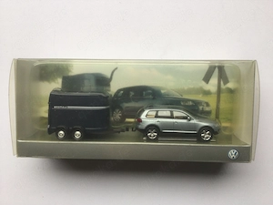 Wiking 1:87 Autohaus Modell VW Touareg mit Pferdeanhänger 
