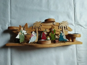 Teelicht-Adventskranz mit Krippenszene